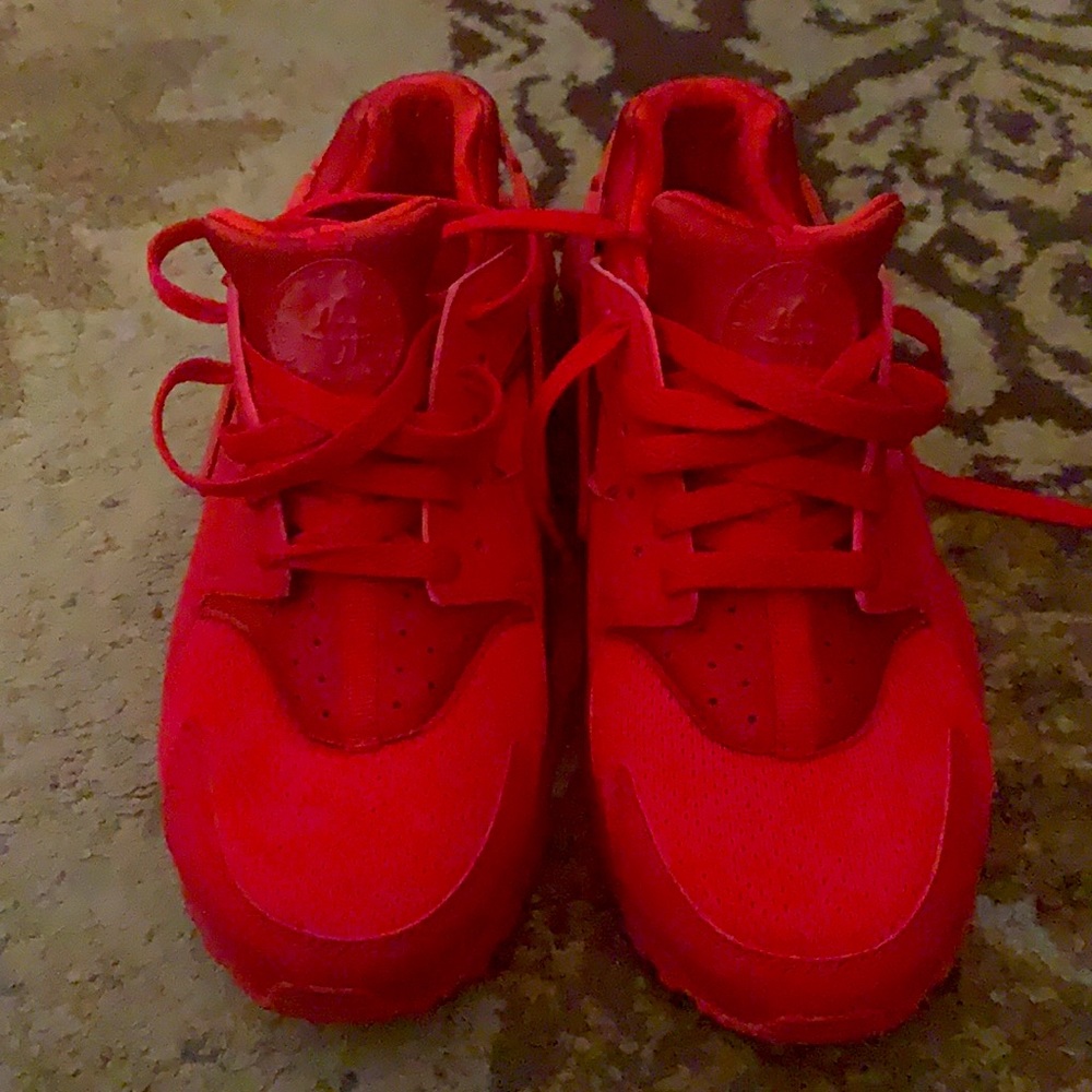 RED NIKE Huarache Run